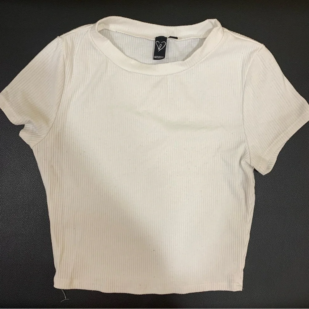 White rib knit cropped top